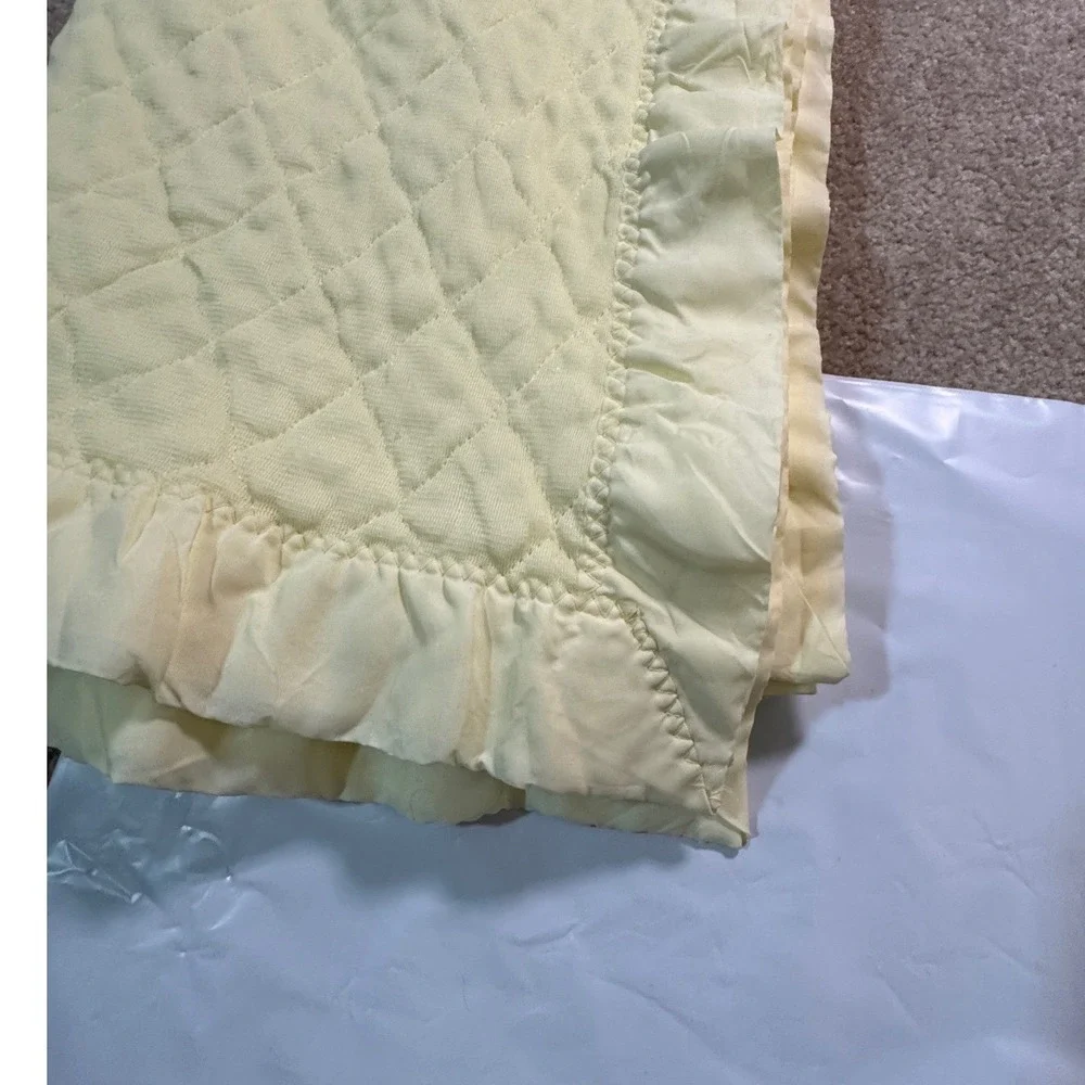 Vintage Quilted Baby Blanket Cream Yellow Satin‎ Ruffle Trim 31x48 Nursery